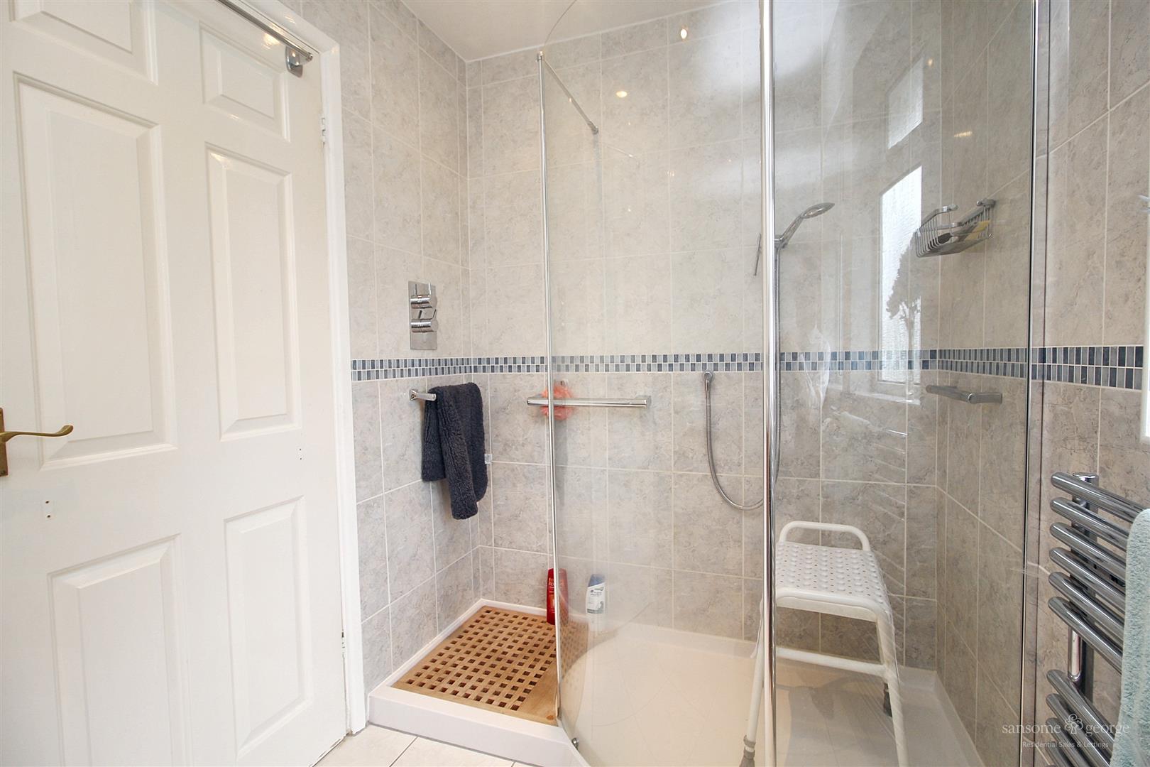 Fitzroy Crescent, Woodley, Reading